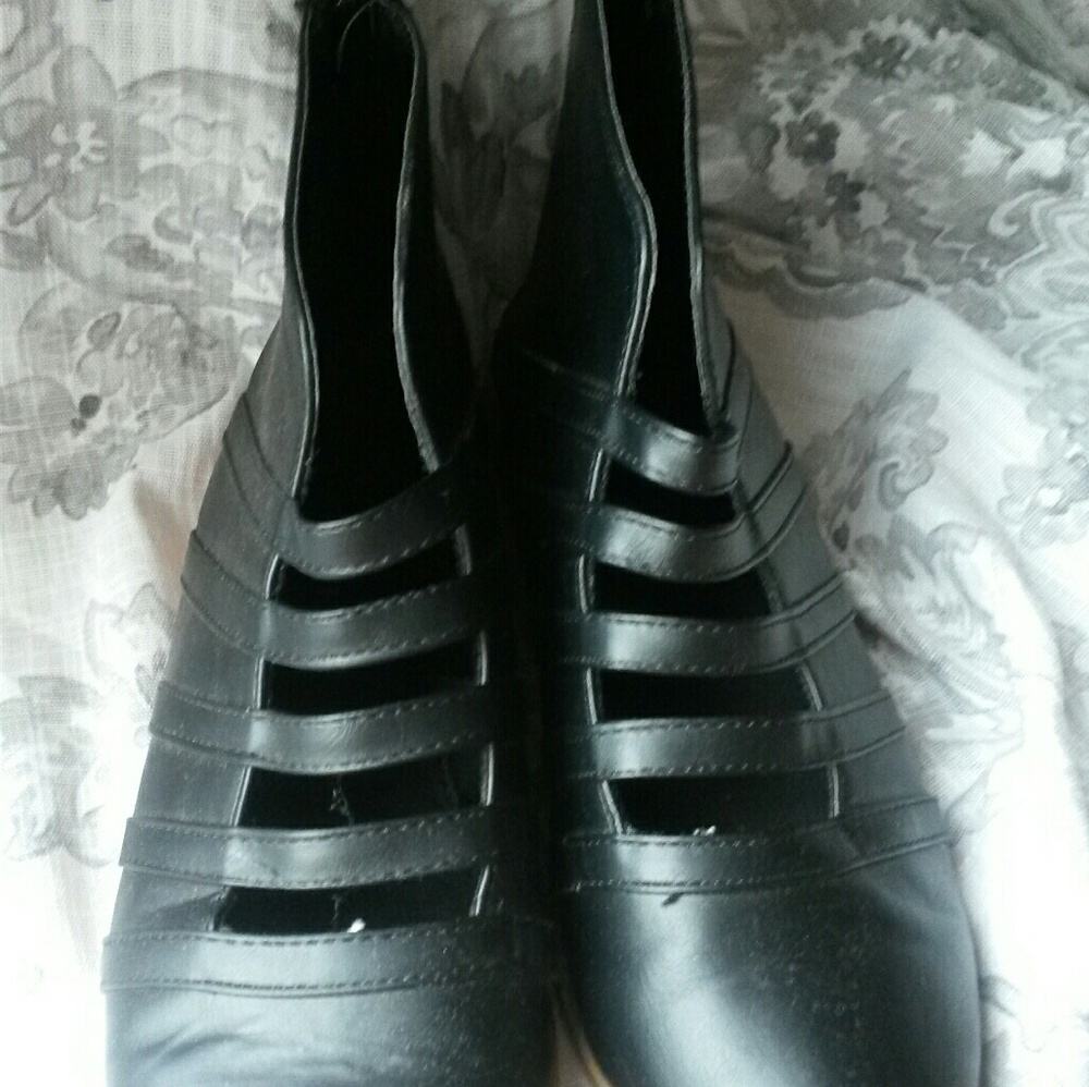 Beautiful black fall booties, size 7